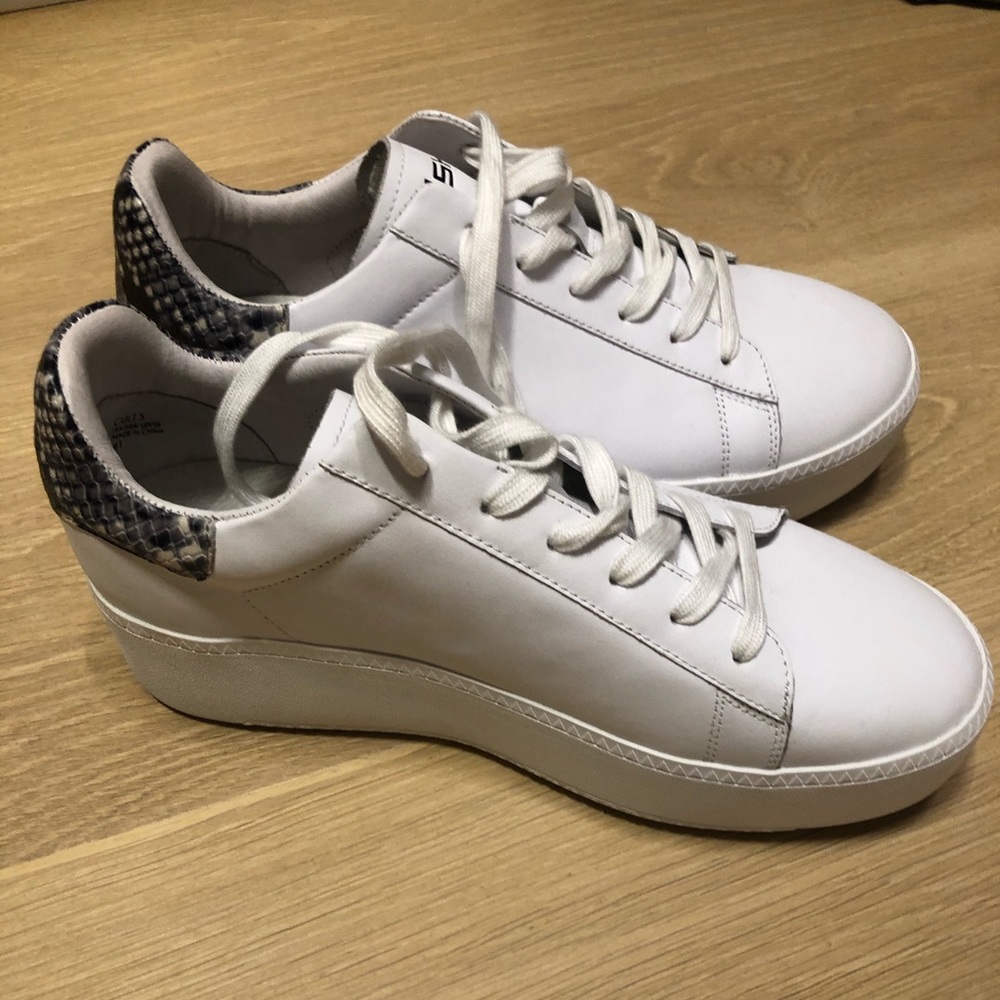 Platform snake skin shoes